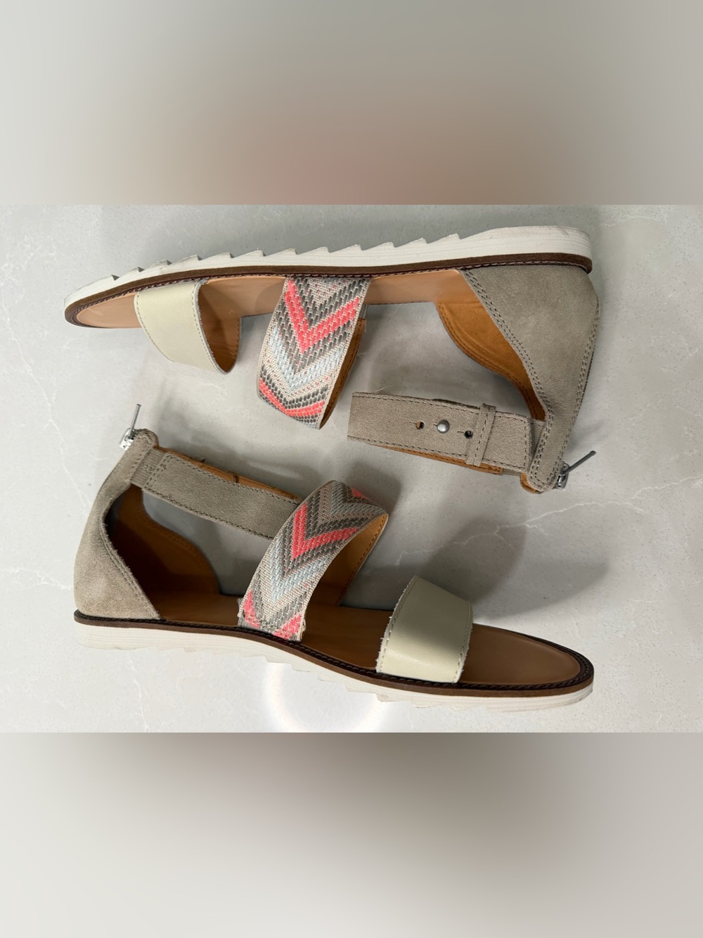 Frye & Co. Port 2 Band Flat Sandals Peach Multicolor Chevron Suede 8.5M - Picture 7 of 9